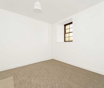Price £695 pcm - Available 22/04/2026 - Unfurnished - Photo 2