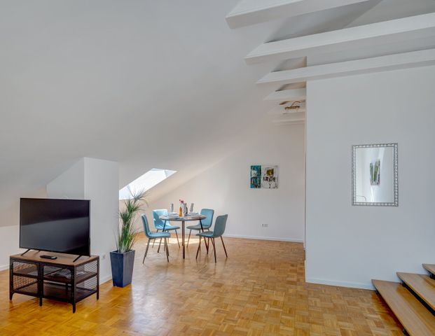 Furnished attic apartment - nice and bright - Foto 1