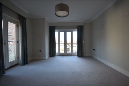 Well presented 2 bedroom second floor apartment for rent in Cambridge convenient for the City centre, Addenbrookes and station. Large balcony. Allocated parking. GCH. Unfurnished. - Photo 4