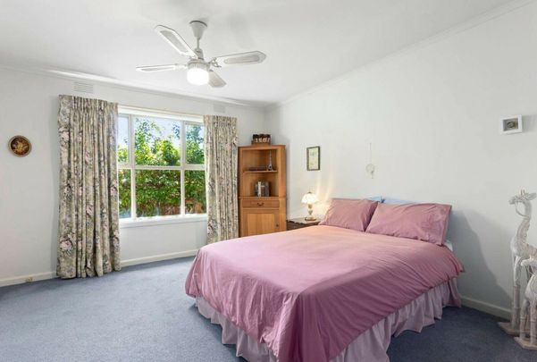 GREAT FAMILY HOME OPPOSITE OAK STREET OVAL - Photo 1