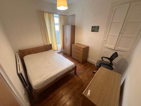 2 bedroom ground floor flat to rent - Photo 2