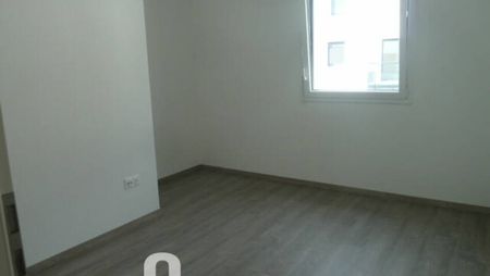 METZ PLANTIERES-PROCHE ECOLES-F3 - NEUF -CUISINE EQUIPEE-PARKING SS/SOL - Photo 2