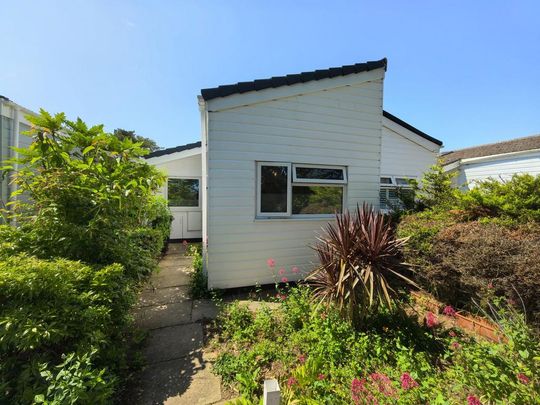 2 bedroom semi-detached bungalow to rent - Photo 1