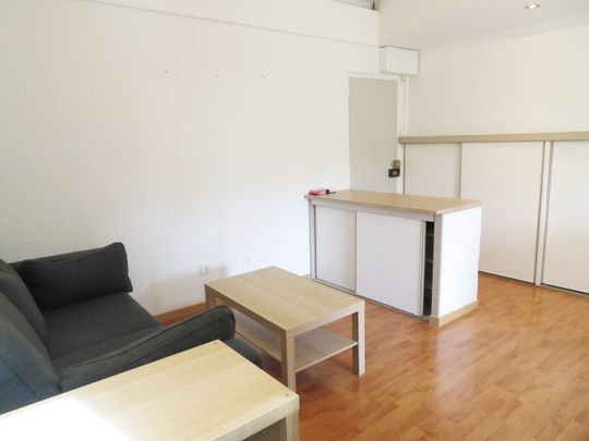 Studio Meublé, 25m², Av Carnot, Nîmes centre, 430€ H.C - Photo 1