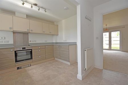 3 bedroom semi-detached house to rent - Photo 5