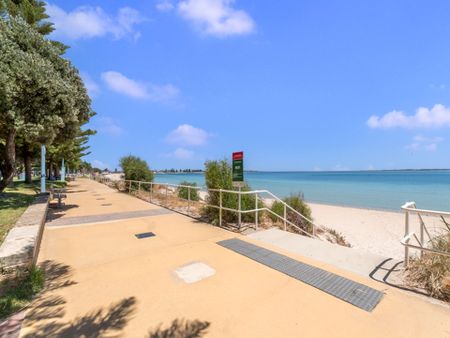 Opposite Rockingham Foreshore - Walk to Beach and Cafes - Photo 4