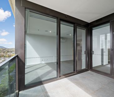 Modern Apartment in a fantastic location - Photo 6