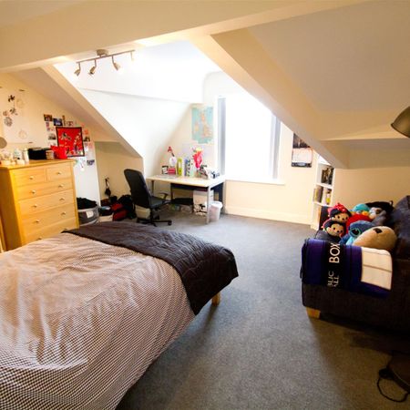 6 bedroom terraced house to rent - Photo 4