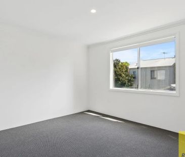 Recently Refreshed 3x2 Townhome in Prime Morley Location! - Photo 1