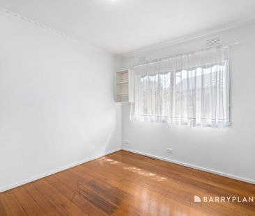 Spacious Family Home in Prime Nunawading Location - Photo 2