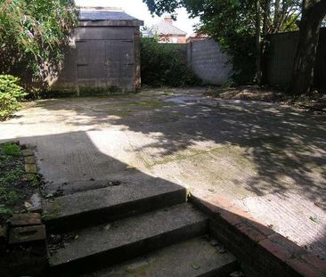 Bedroom Detached House In Charminster, BH9 - Photo 1