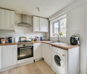 3 bedroom semi-detached house to rent - Photo 6