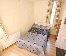 8 Bed - 30 Brudenell Avenue, Hyde Park, Leeds - LS6 1HD - Student - Photo 4