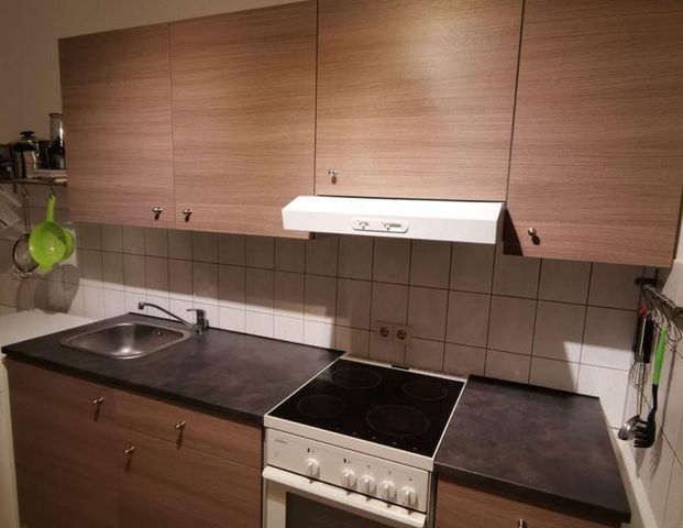 Gemütliche 2-Zimmer mit Laminat, Balkon und Wannenbad in ruhiger Lage! Vormieter verkauft EBK - Foto 1