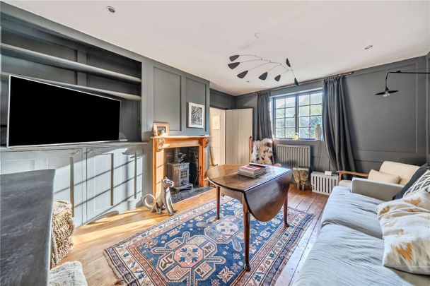 A charming cottage home in an idyllic farm setting. - Photo 1