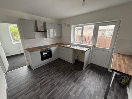 2 bedroom semi-detached bungalow to rent - Photo 4