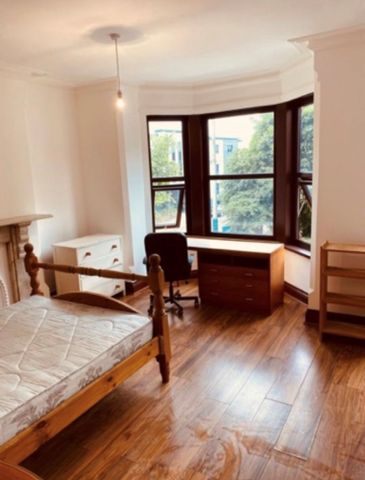 5 Bedroom House To Rent in Forest Fields - Photo 4