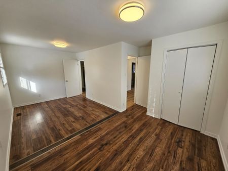 For Lease - 557 Lawrence Avenue, Toronto, Ontario - Photo 5