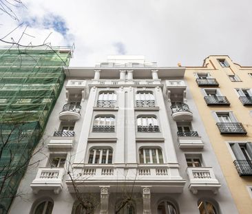 Excellent 2 Bedroom apartment for rent in Goya, Madrid - Photo 4