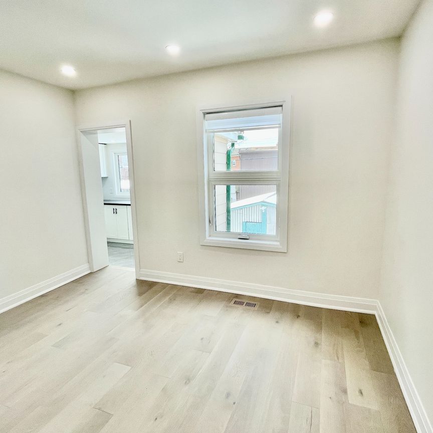 For Lease - 20 St Clair Gardens Unit# Upper, Toronto, Ontario - Photo 1