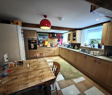 3 bedroom semi-detached house to rent - Photo 4