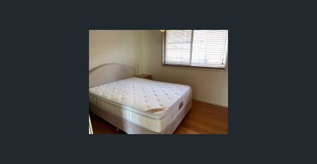 Comfort & Convenience in Notting Hill – 24 Risdon Drive - Photo 3