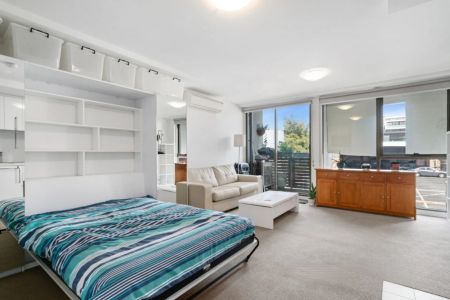 Furnished Studio Pad in the Heart of Fitzroy - Photo 3