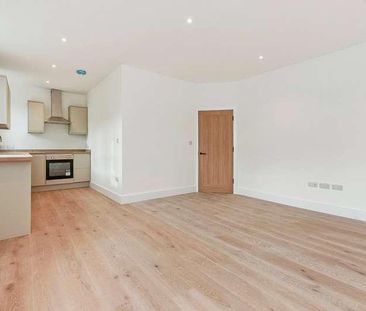 High Street, Alton, Hampshire, GU34 - Photo 4