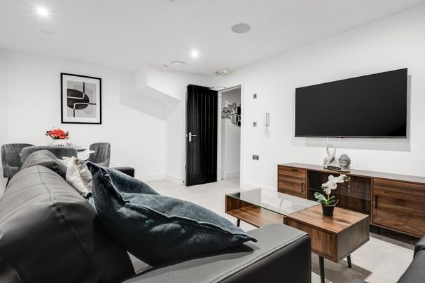 6 bedroom house to rent - Photo 1