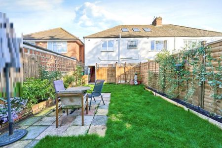 Room in a Shared Flat, Robin Hood Way, SW15 - Photo 4