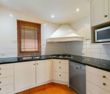 Character-Filled Queenslander with City Glimpses - Photo 4