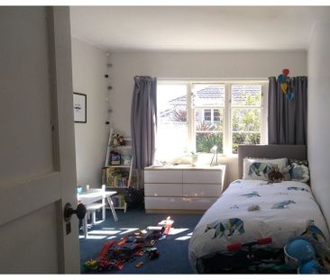 Home in Desirable School Zones. Lawns included. - Photo 3
