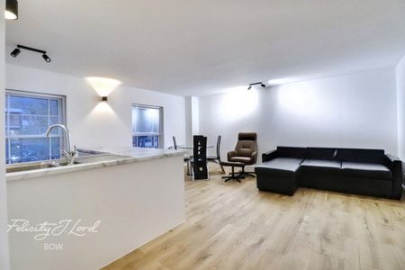 2 bedroom flat to rent - Photo 2