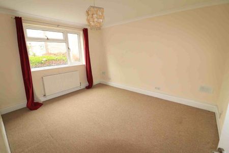 2 bedroom ground floor flat to rent - Photo 4
