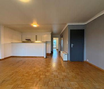 Centraal gelegen appartement met 2 slaapkamers. - Photo 1