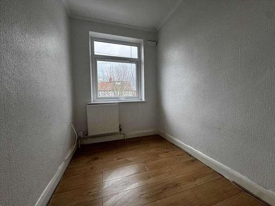 Rushden Gardens, Ilford, IG5 - Photo 1