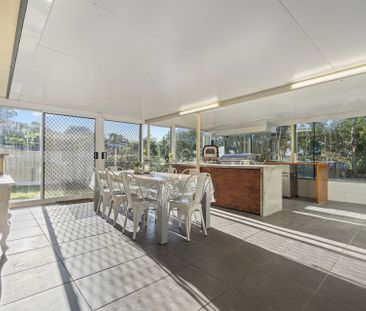 For Lease: Spacious Family Home in a Quiet Cul-de-Sac at Edens Land... - Photo 4