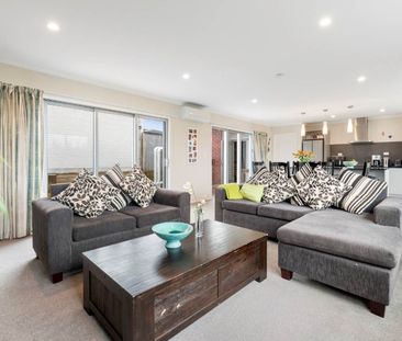 Beautiful 4-Bedroom Home on Kare Ariki, Pukekohe - Photo 3