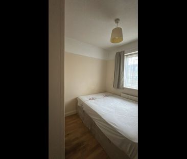 Room in a Shared House, Burnley Road, NW10 - Photo 3