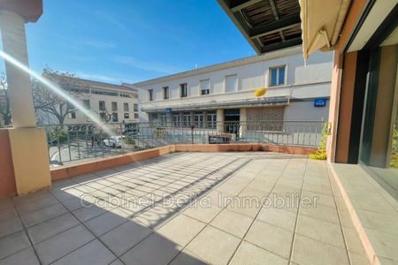 Centre-ville de Sanary, T1 de 28m² avec grande terrasse, asce - Photo 2