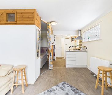 1 bedroom semi-detached house to rent - Photo 2