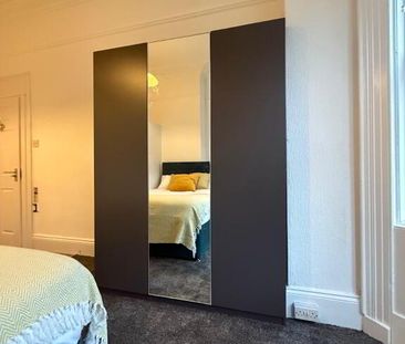 Serviced Room, Room 1, 7 Malone Avenue, Belfast, BT9 6EN - Photo 1