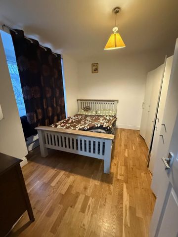 3 bedroom flat to rent - Photo 4