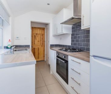 2 bedroom terraced house to rent - Photo 6