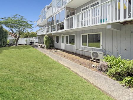 Newly Renovated Garden Apartment - Photo 4