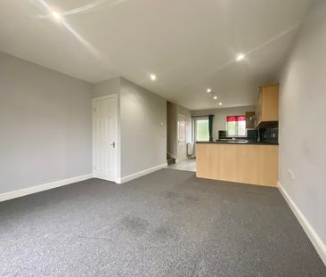 2 bedroom Mid Terraced House to let - Photo 6