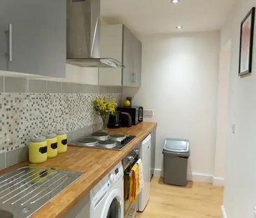 1 Bed Flat, Cemetery Road, LS11 - Photo 2