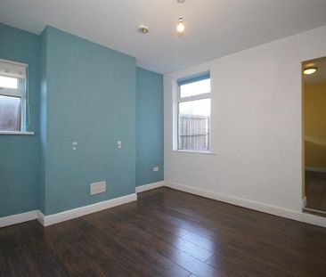 2 bedroom end of terrace house to rent - Photo 1