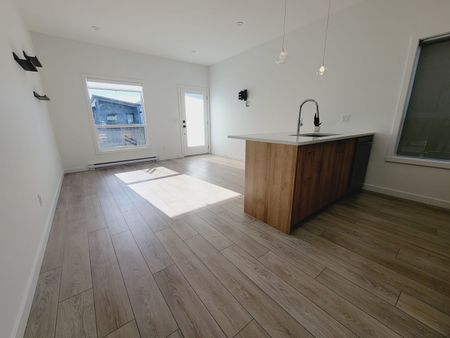 2 bed/1 bath Home in Lake Country - Photo 2