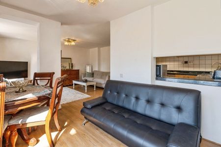 3 Bed Flat, Friern Park, N12 - Photo 2